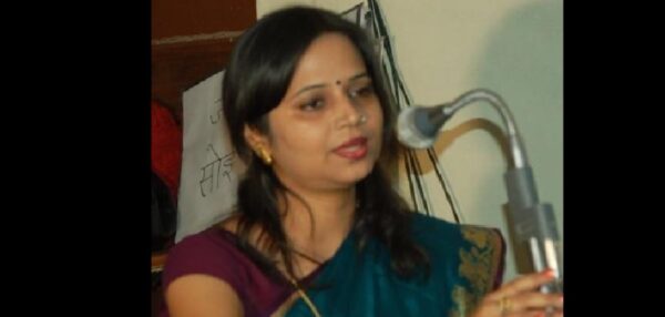 Photo of Book Review : काव्य संग्रह देह और प्रज्ञा के बीच….बेहतर दुनिया के लिए संघर्ष का आह्वान करती है