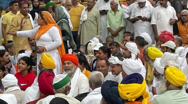 Photo of पहलवानों के सपोर्ट में टिकैत भी समर्थकों संग पहुंचे,सरकार पर बढ़ेगा दबाव