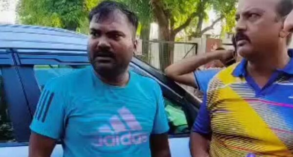 Photo of मुख्यसचिव के APS ने गाली देते हुए कोच को स्टेडियम में जड़ा थप्पड़,देखें पूरी घटना का वीडियो