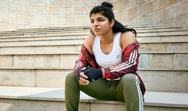 Photo of साक्षी ने किया पहलवानों से किनारा…रेलवे की ड्यूटी की ज्वाइन