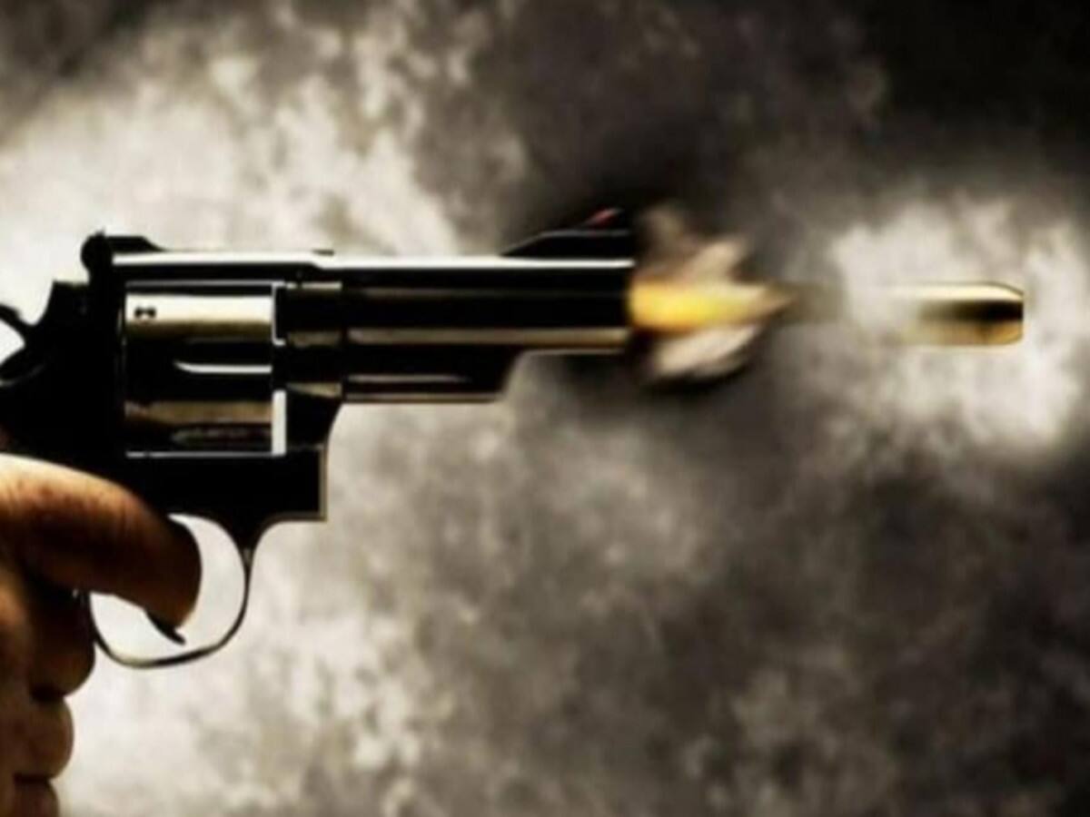 Photo of दबंगों ने निगम पार्षद के पति को मारी गोली, मचा हड़कंप