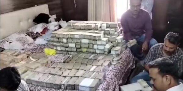 Photo of कौन है ये क्रिकेट बुकी जिसके पास मिले 14 किलो सोना, 200 किलो चांदी, 17 करोड़ नकद