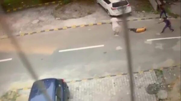 Photo of BJP नेता निकले थे टहलने लेकिन तभी बादमाशों ने मारी गोली… जमीन पर ढेर…देखें घटना का खौफनाक Video