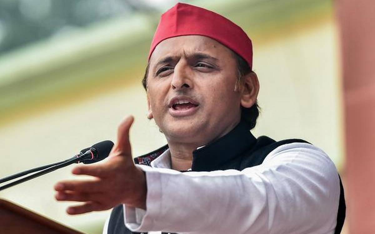 Photo of आजम खान के ठिकानों पर छापेमारी, अखिलेश यादव ने कहा…