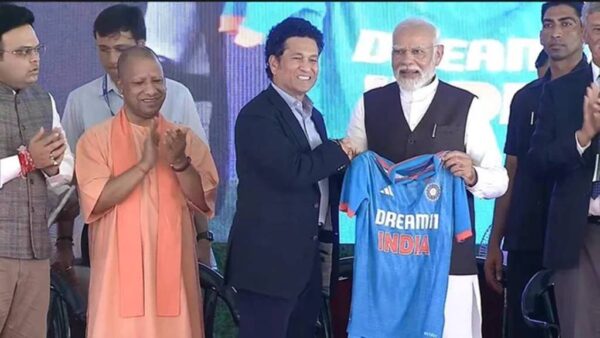 Photo of Video : सचिन ने दिया PM मोदी को गिफ्ट,जिसपर लिखा है खास नाम