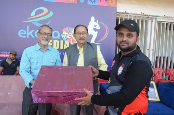 Photo of इकाना T20 मीडिया कप : खूंखार ऑलराउंडर मयूर शुक्ला के बल पर इलेक्ट्रानिक मीडिया ने की जीत से शुरुआत