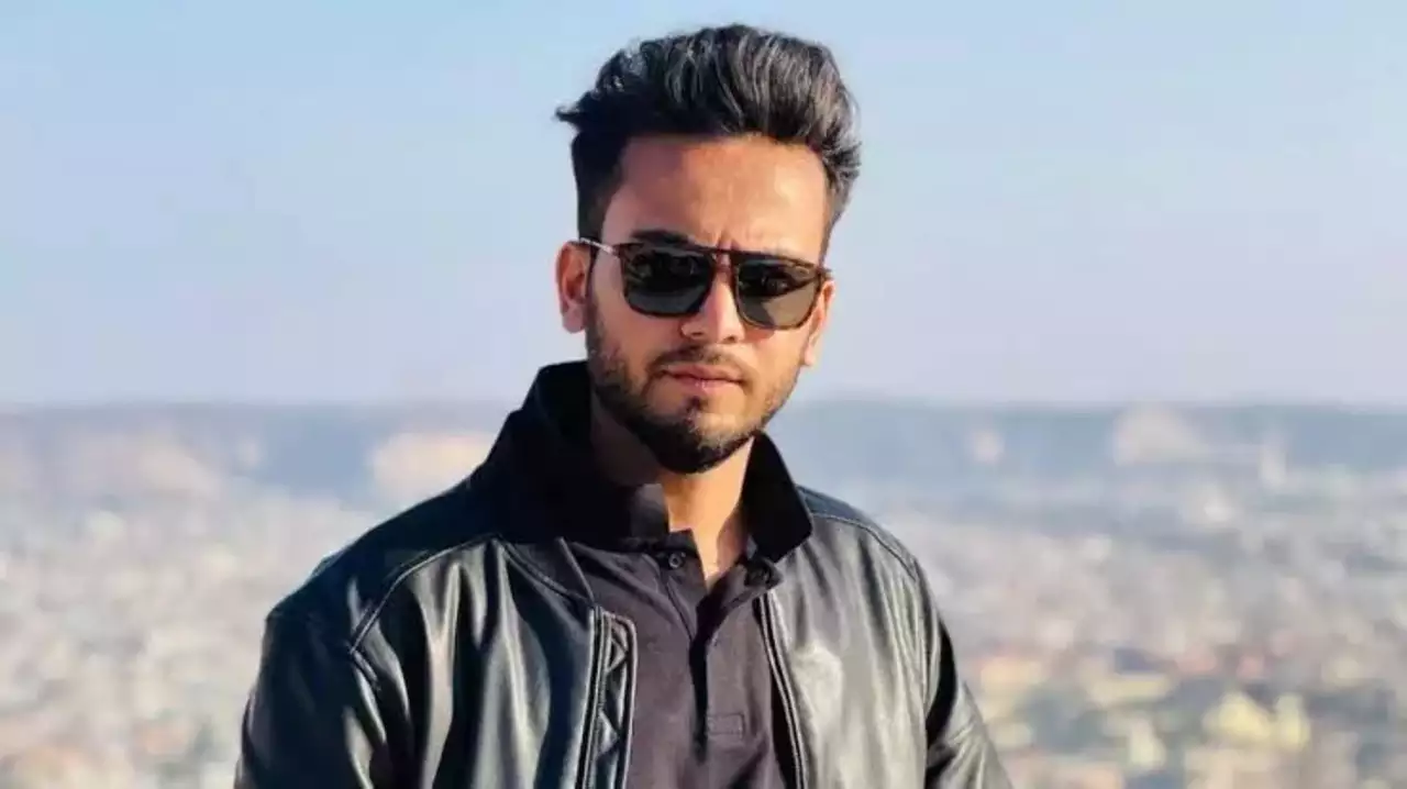 Photo of रेव पार्टी और सांप का जहर, विदेशी लड़कियों, बिग बॉस विनर एल्विश यादव पर FIR दर्ज