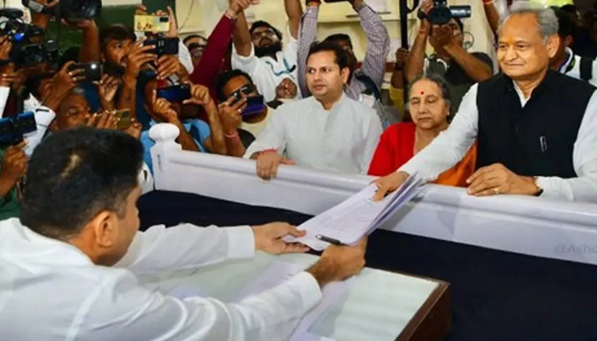 Photo of राजस्थान चुनाव: अशोक गहलोत का नामांकन हो सकता है रद्द! यह हो गई गलती