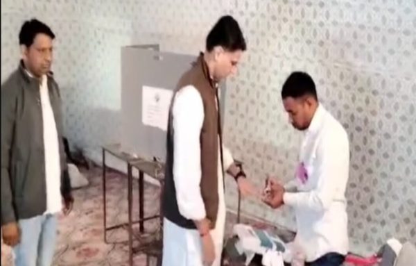 Photo of राजस्थान में Voting शुरू, कांग्रेस जीती तो कौन बनेगा CM? पायलट ने किया बड़ा इशारा