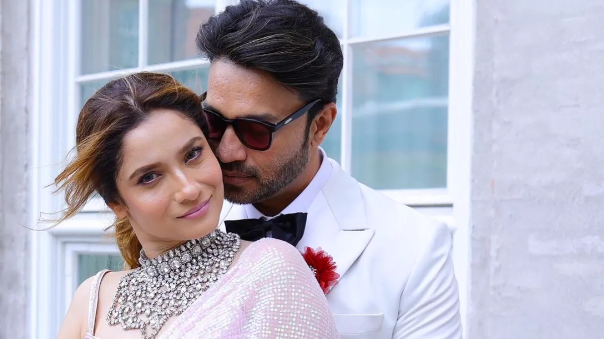 Photo of बिग बॉस 17 के घर में Ankita Lokhande और Vicky Jain हुए इंटीमेंट! वीडियो हो रहा वायरल