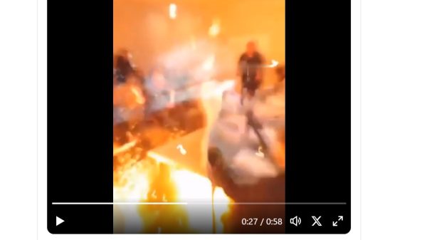 Photo of बेहद खौफनाक वीडियो! चल रही थी बैठक लेकिन नेता ने फोड़ डाले तीन ग्रेनेड और फिर मौत…चीख-पुकार…