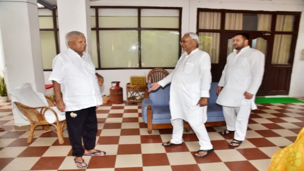 Photo of राबड़ी आवास पर पहुंचे सीएम नीतीश, सियासी भोज से RJD-JDU के रिश्‍तों में ताजगी रहेगी बरकरार!