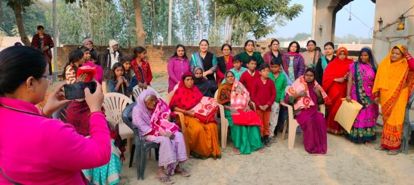 Photo of जरूरतमंदों के बीच कंबल का किया गया वितरण