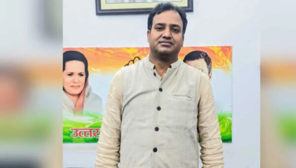 Photo of जिस समाज को नुकसान पहुंचना होता है उसके महापुरुषों को संघ पहले सम्मानित करता है : शाहनवाज़ आलम