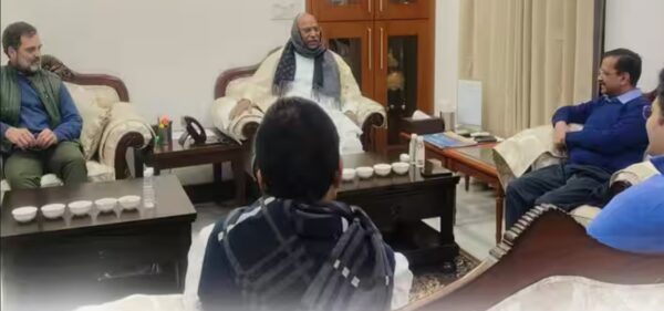 Photo of AAP का दावा-कांग्रेस से गठबंधन किया तो CM केजरीवाल को गिरफ्तार कर लेंगे…