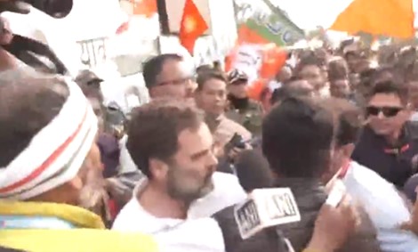Photo of Video : मोदी-मोदी नारे के बीच जब अचानक राहुल की ओर बढ़ने लगी भीड़…और फिर
