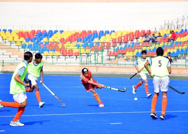 Photo of बाबू हॉकी टूर्नामेंट : राउंड ग्लास पंजाब की एकतरफा जीत से शु़रुआत, यूपी करम इलेवन की दूसरी जीत