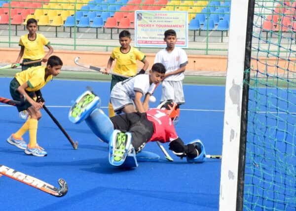 Photo of बाबू हॉकी : नीलगिरि तमिलनाडु, एचएफबी सोनीपत, घुमनेहरा और रायल हॉकी अकादमी भी अंतिम आठ में