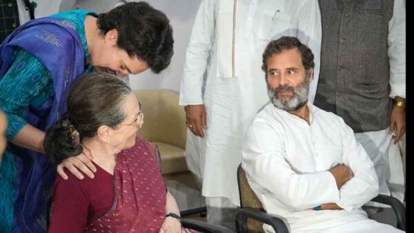 Photo of क्या गांधी परिवार ने UP से चुनावी रिश्ता खत्म कर लिया है?