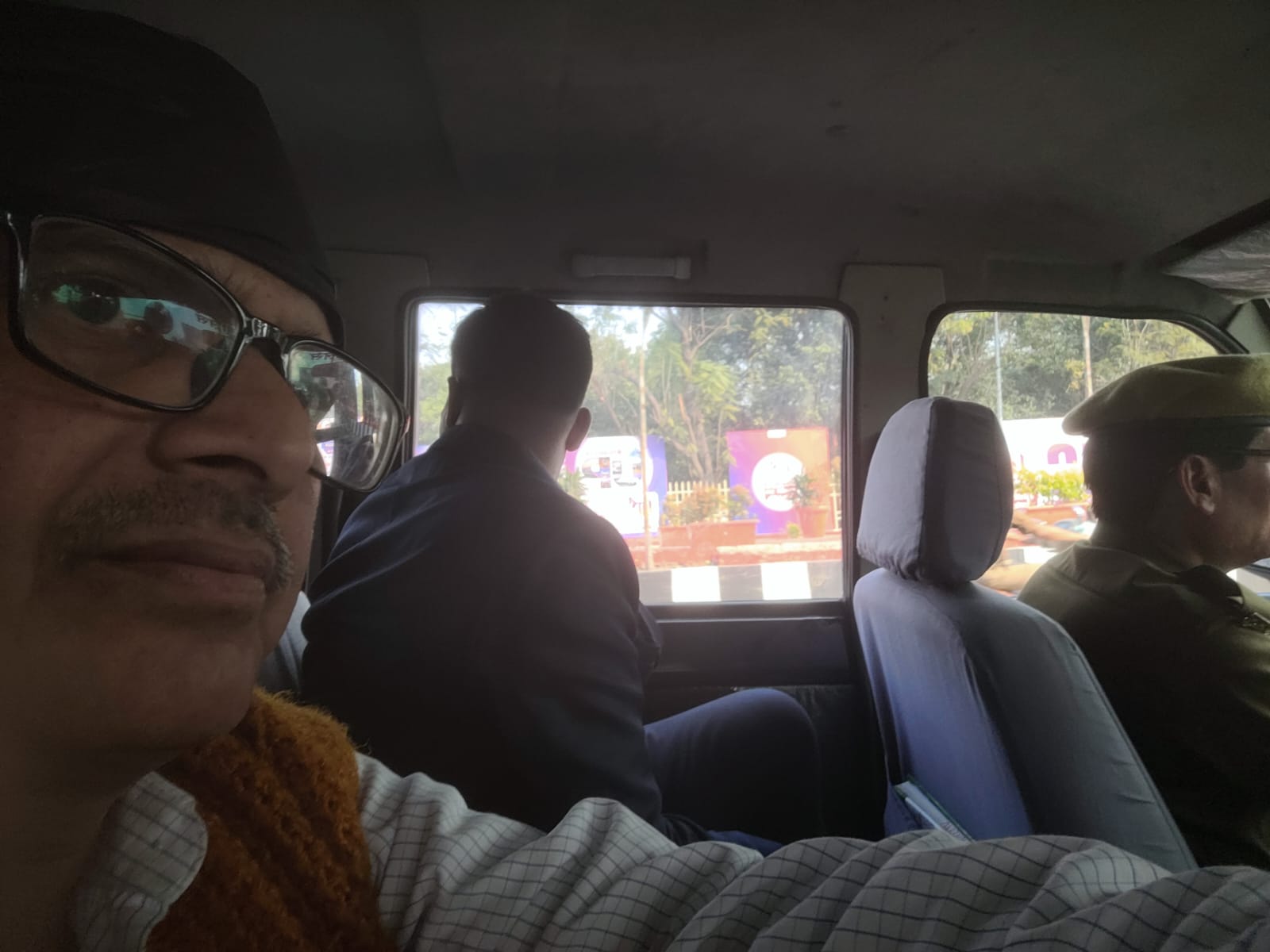 Photo of पुलिस भर्ती परीक्षा हेतु पीएम से मिलने का प्रयास, नज़रबंदी