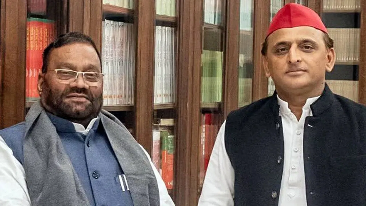 Photo of अखिलेश के हमले पर स्वामी का पलटवार, उनकी हैसियत नहीं कुछ दे पाएं, जो…