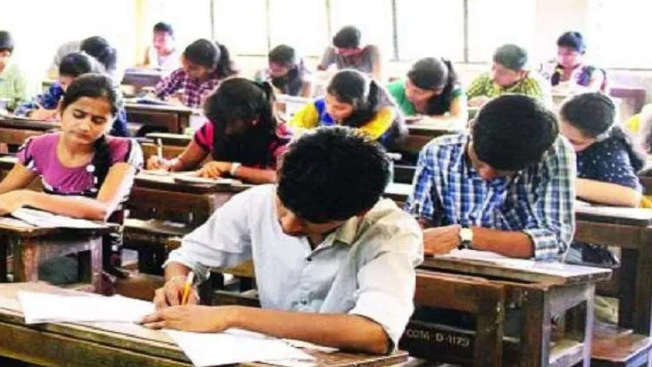 Photo of लोकसभा में पेपर लीक रोकने वाला बिल पास, 10 साल की सज़ा और 1 करोड़ जुर्माना