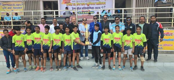 Photo of वाराणसी मंडल विजेता, फाइनल में लखनऊ मंडल को 12-6 गोल से हराया