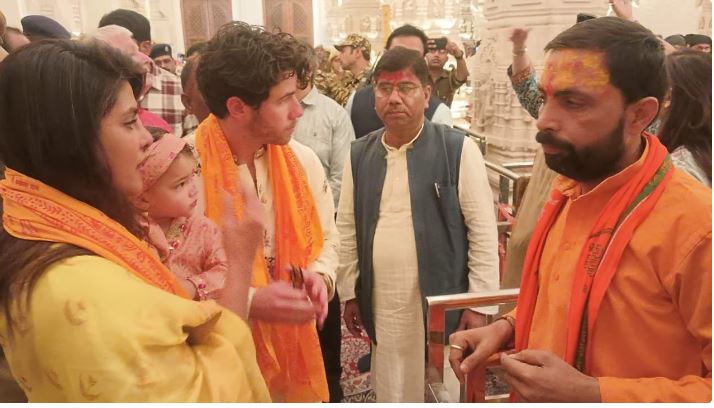 Photo of प्रियंका चोपड़ा ने किए रामलला के दर्शन, पति और बेटी के साथ पहुंची