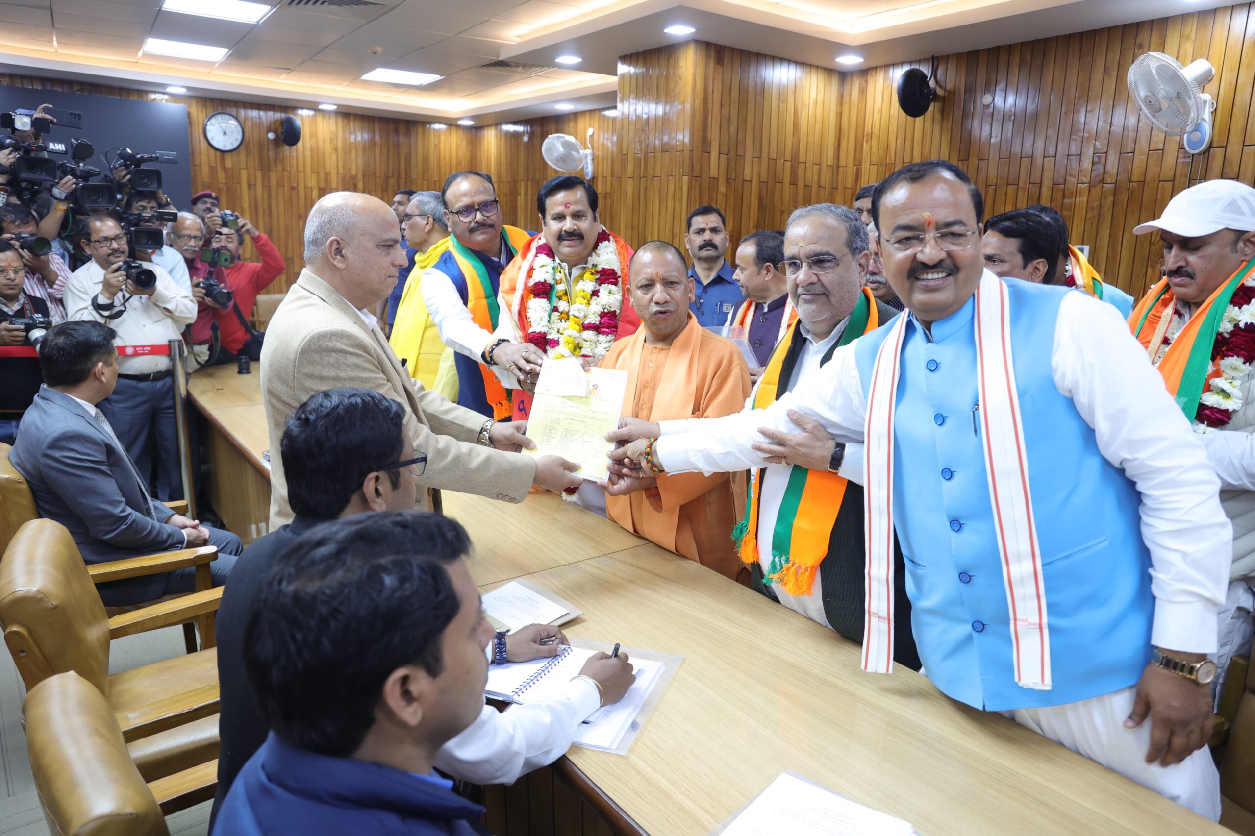 Photo of भाजपा प्रत्याशियों ने सीएम की मौजूदगी में किया नामांकन