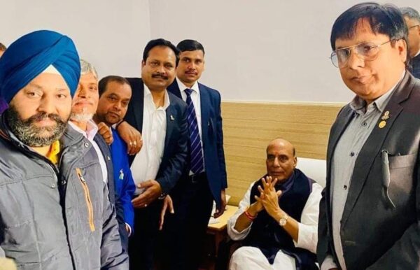 Photo of खेल संघों के प्रतिनिधियों ने रक्षामंत्री व लखनऊ सांसद राजनाथ सिंह से की मुलाकात