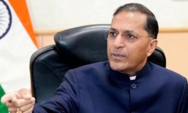 Photo of लोकसभा चुनाव से ठीक पहले चुनाव आयुक्त पद से क्यों दिया इस्तीफा