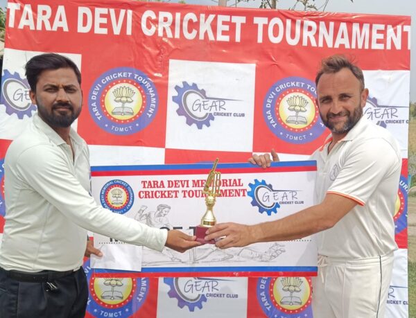 Photo of द्वितीय तारा देवी मेमोरियल क्रिकेट टूर्नामेंट : अंशुल के कमाल से आशीष नेहरा क्रिकेट अकादमी फाइनल में