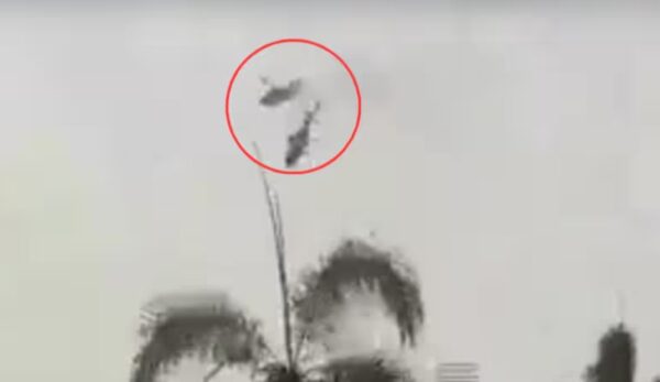 Photo of मौत का हेलिकॉप्टर…जब हवा में टकराए मिलिट्री के 2 हेलिकॉप्टर,देखें-खौफनाक वीडियो