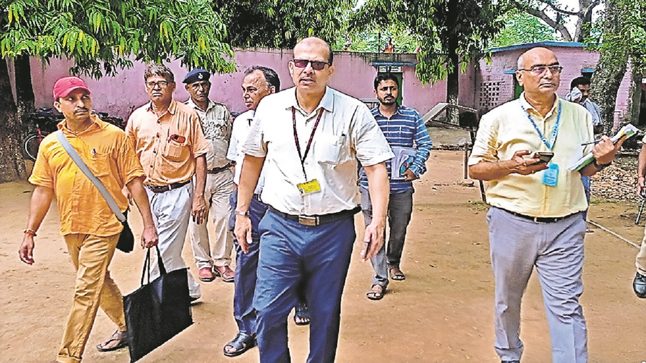 Photo of केके पाठक ने बिहार के कई जिलों के 400 से ज्यादा शिक्षकों को दी सजा, जानें क्यों