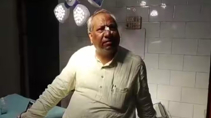 Photo of Video : योगी के इस मंत्री के साथ हुई धक्का-मुक्की और पहुंच गए अस्पताल