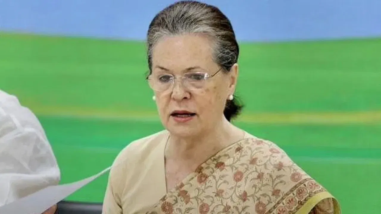 Photo of केन्द्र सरकार पर बरसीं सोनिया गांधी, कहा- मोदी जी लोकतंत्र की मर्यादा का चीरहरण कर रहे हैं