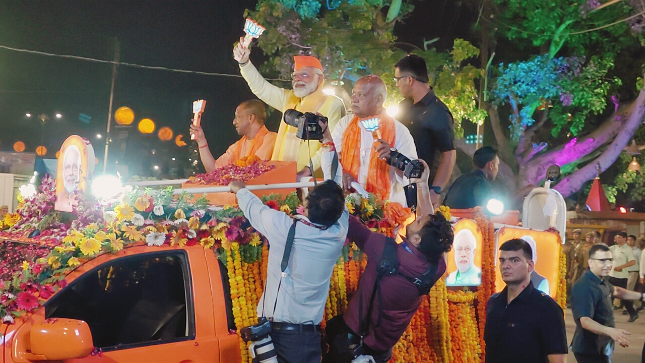 Photo of अयोध्या के सांसद व BJP प्रत्याशी लल्लू सिंह के पक्ष में PM-योगी ने किया रोड शो