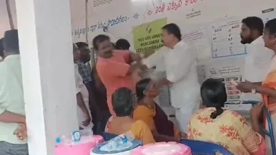 Photo of Video : जब विधायक ने सरेआम वोटर को जड़ दिया थप्पड़