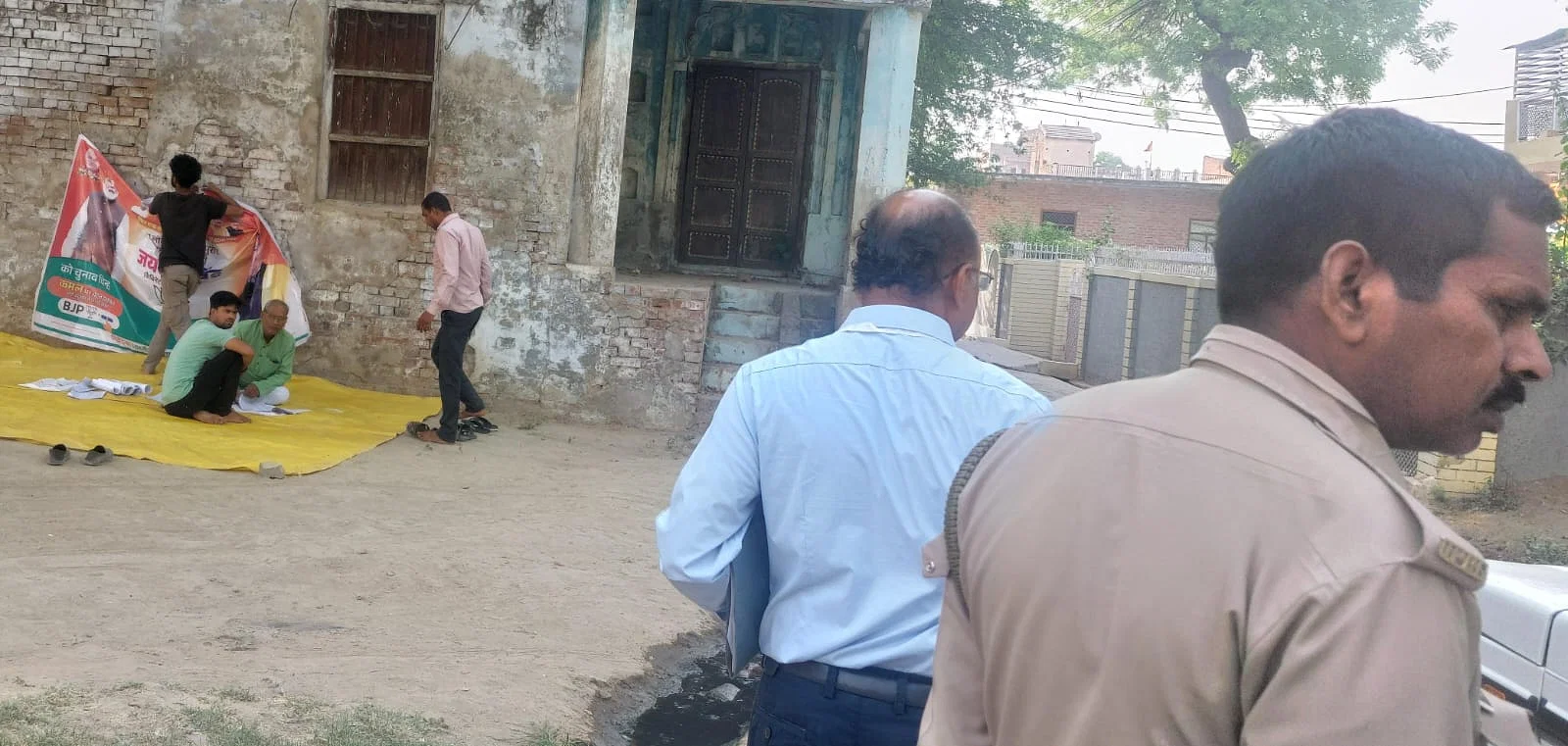 Photo of यूपी में तीसरे चरण के लिए वोटिंग जारी, आगरा, बरेली और फिरोजाबाद में मतदान का बहिष्कार