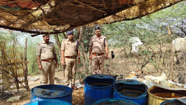 Photo of UP में आबकारी और पुलिस की ताबड़तोड़ छापेमारी