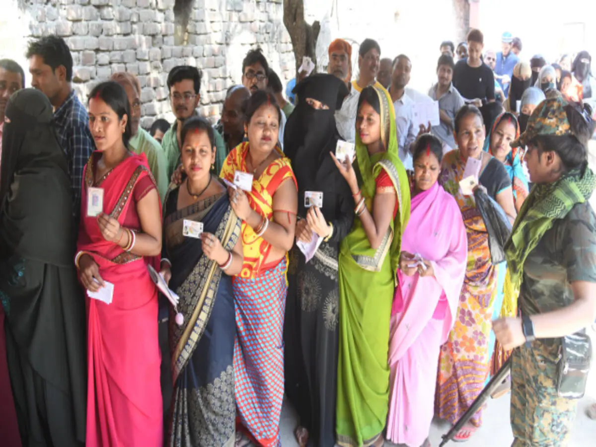 Photo of चुनावी वादे सुन कैमूर में CSP पर भारी संख्या में पहुंची महिलाएं, बुलानी पड़ी पुलिस