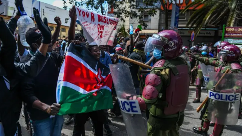 Photo of क्यों अचानक जल उठा केन्या? भारतीयों के लिए बढ़ा खतरा