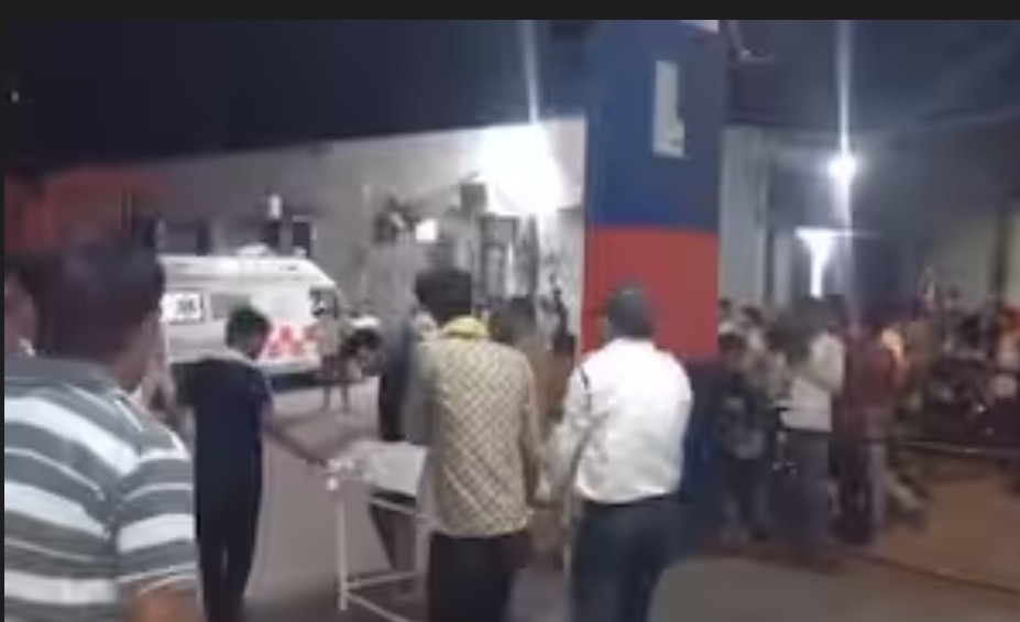 Photo of  बारातियों से भरी ट्रैक्टर-ट्रॉली राजगढ़ में पलटी, 15 जिंदगी खत्म