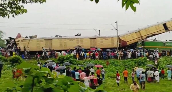 Photo of मौत की रेल ! हर तरफ चीख-पुकार…बंगाल रेल हादसे का Video देखकर दिल रो देगा