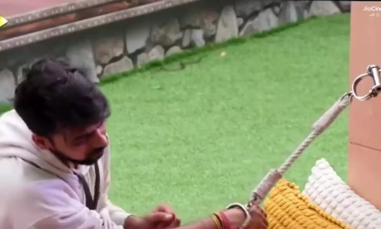 Photo of वायरल हुआ लवकेश कटारिया का वीडियो, घूम रहा जहरीला सांप