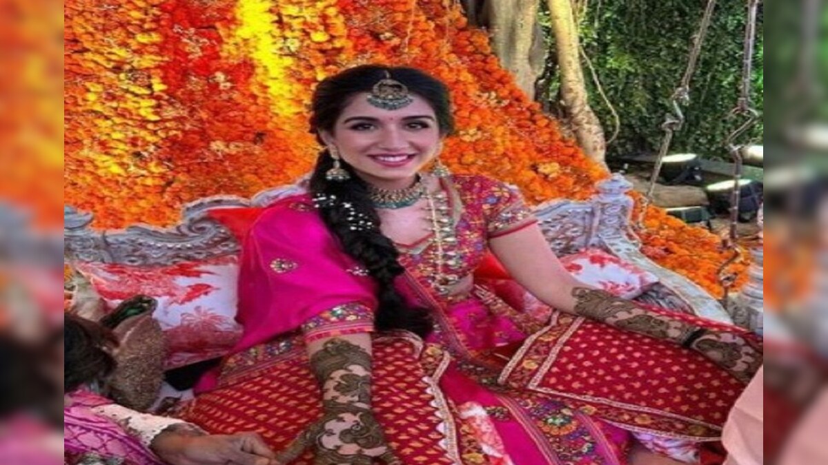 Photo of अनंत-राधिका की मेहंदी सेरमनी में पहुंचे सितारे, हल्दी के फंक्शन से सामने आई फोटोज