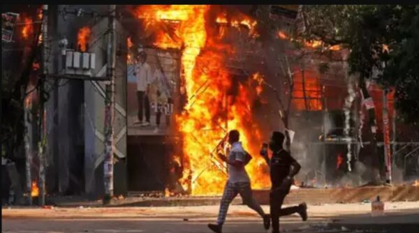 Photo of शेख हसीना की पार्टी के 20 नेताओं की हत्या