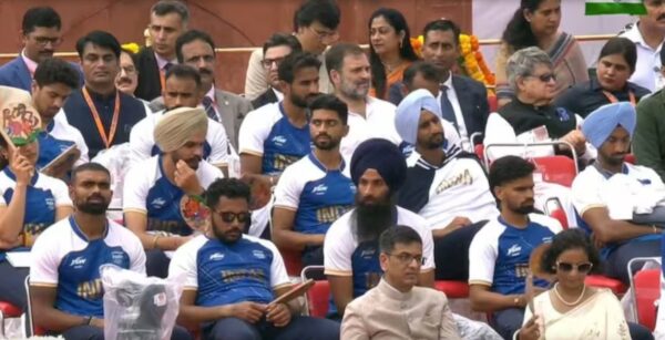 Photo of नेता प्रतिपक्ष होने के बावजूद राहुल गांधी को पीछे की पंक्ति में क्यों बैठेने पर मजबूर होना पड़ा ?