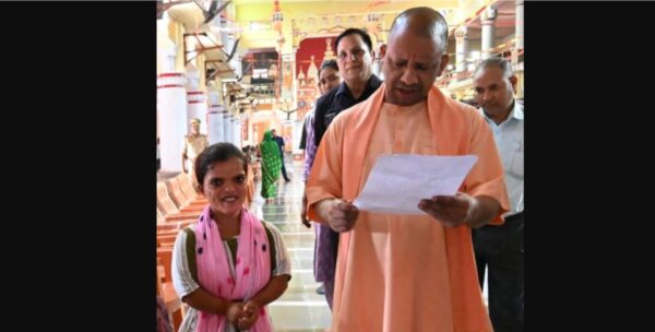 Photo of महाराज जी! आपके साथ फोटो खूब वायरल होगी