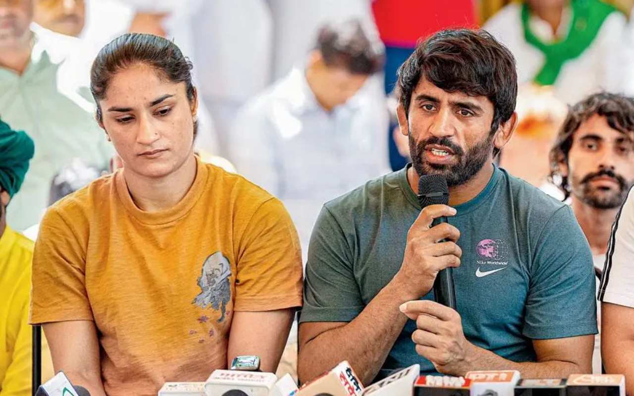 Photo of विनेश फोगाट और बजरंग पूनिया ने राहुल गांधी से मुलाकात की, क्या टिकट हुआ कंफर्म